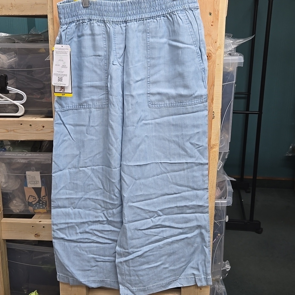 Hilary Radley Size S Light Blue High Rise Pull On Wide Leg Capri Pants